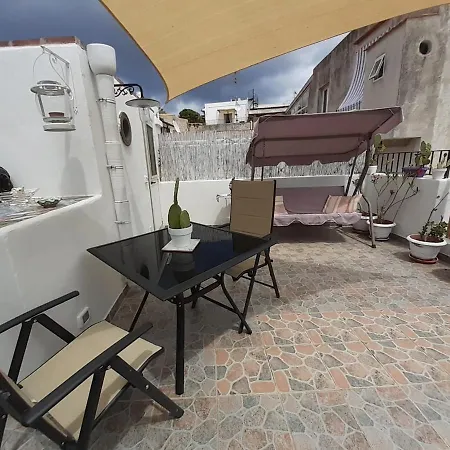 בית נופש Casa Simone Eolo *